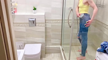 Mia's mimi triple jeans pee