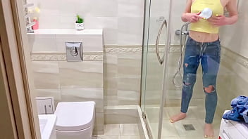 Mia's mimi triple jeans pee