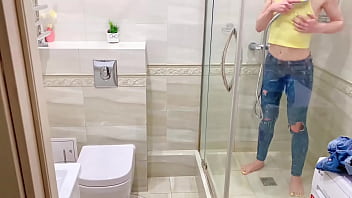 Mia's mimi triple jeans pee
