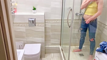 Mia's mimi triple jeans pee