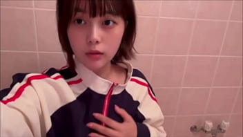 裸エプロン姿で乳首やまんこがみえないように下着を取っていつも履いてる下着紹介します。