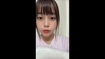 裸エプロン姿で乳首やまんこがみえないように下着を取っていつも履いてる下着紹介します。