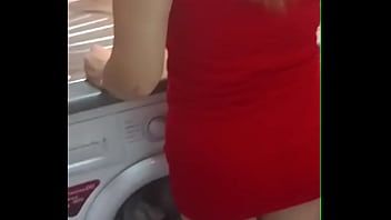 Desayunando la vagina de mi suegra en la cocina