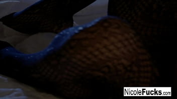 Blonde babe masturbates for you