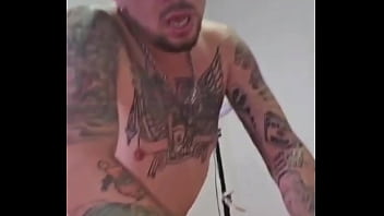 Cuatro teens se devoran una verga al mismo tiempo