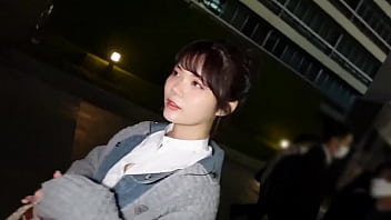 「好きになっちゃうじゃん…」夢を追って上京した田舎娘をだまくらかして生ハメsex!見た目も手触りも最高級の美乳×美尻!純朴さが抜けきらない反応とポルチオ擦り付けるスケベな腰遣いがギャップエロい…曲線美ボディのくびれを鷲掴み大都会東京の夜景をバックにバックでピストン!すきピ精子をトロ顔で受け止める! thumbnail