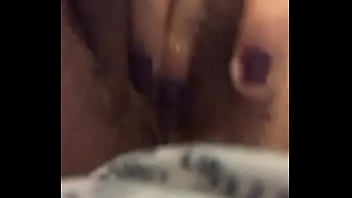 Perra Disfrutando Sus Dedos thumbnail