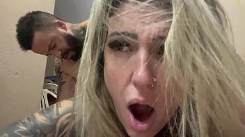 No Beco De Uma Viela Fazendo Aquele Amor Gostoso Com A Buceta Toda Molhada E Seu Pau Pulsando Dentro Dela Sem Camisinha Pronto Pra Gozamos Juntos thumbnail
