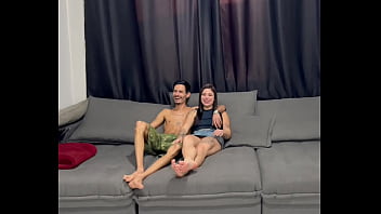 Fui na casa do meu sobrinho para conhecer a namorada dele mas acabei comendo ela