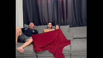 Fui na casa do meu sobrinho para conhecer a namorada dele mas acabei comendo ela