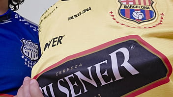 Con mi madrastra barcelonista le encanta que la folle un emelecista