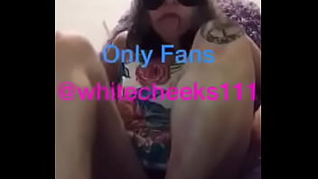 Una conejita que brinca y brinca muy rico