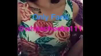 Una conejita que brinca y brinca muy rico