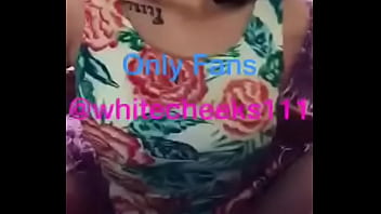 Una conejita que brinca y brinca muy rico