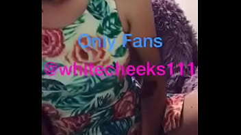 Una conejita que brinca y brinca muy rico