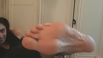 Milf loves her stinky soles