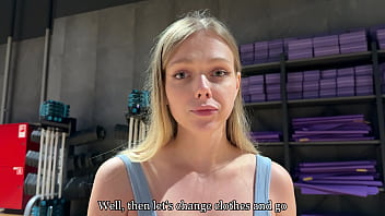 The sportswoman wants a penis not to carry heavy weights public