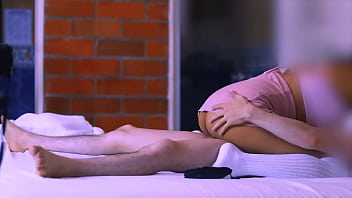 Madrastra y el amigo de su hermanatra