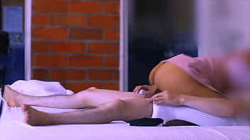 Madrastra y el amigo de su hermanatra