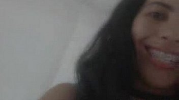 Un Solo De Esta Putita Con Braquets thumbnail