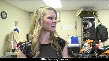 Amateur has sex for some quick cash 5