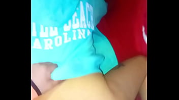 Me masturbo le mamo el pené y me rompe en cuatro