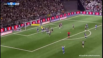 Kaio jorge macetando o galo