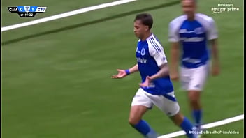 Kaio jorge macetando o galo