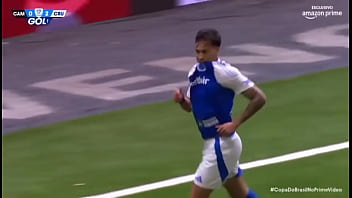 Kaio jorge macetando o galo