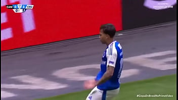 Kaio jorge macetando o galo