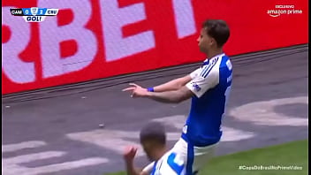 Kaio jorge macetando o galo