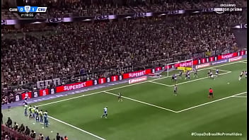 Kaio jorge macetando o galo