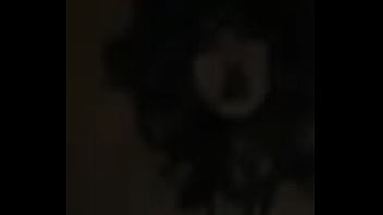 Je suis nue sous mon peignoir vient me mater sans grrr