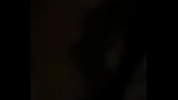 Je suis nue sous mon peignoir vient me mater sans grrr