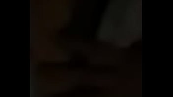 Je suis nue sous mon peignoir vient me mater sans grrr