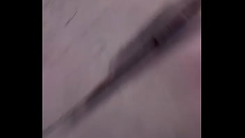 Mi esposa con su mini falda caminando mostrando sus ricas 4