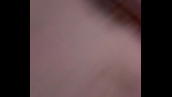 Mi esposa con su mini falda caminando mostrando sus ricas 4