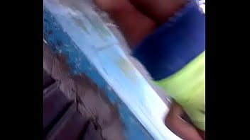 Mi esposa con su mini falda caminando mostrando sus ricas 4