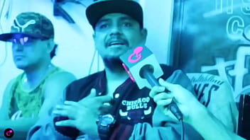 De los bloques de la ciudadela sale el rapero de letras consientes con su escolta