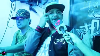 De los bloques de la ciudadela sale el rapero de letras consientes con su escolta