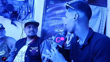 De los bloques de la ciudadela sale el rapero de letras consientes con su escolta