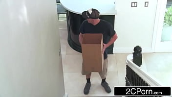 Cougar daughter's boyfriend made her scream from pleasure in the bedroom