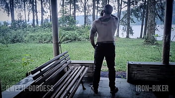 A vampire lady wants to get pregnant by a human *** short ***