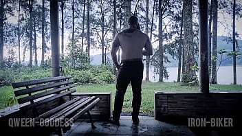 A vampire lady wants to get pregnant by a human *** short ***