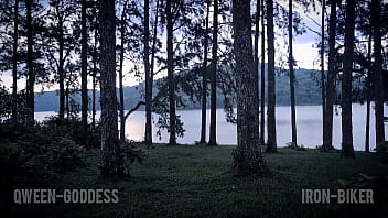 A vampire lady wants to get pregnant by a human *** short ***