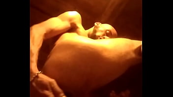 énorme gode dans le cul de ce beau goss