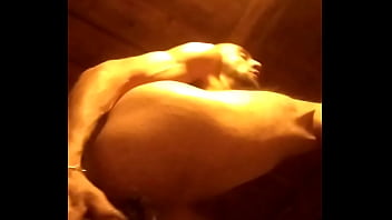 énorme gode dans le cul de ce beau goss