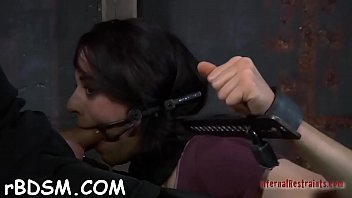 Pretty floosy who likes her sex toy