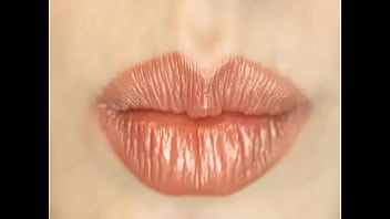 Hot bombshell welcomes her husband with her tattooed body