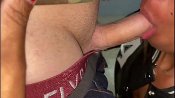 Esposa com outro gemendo na frente do corno